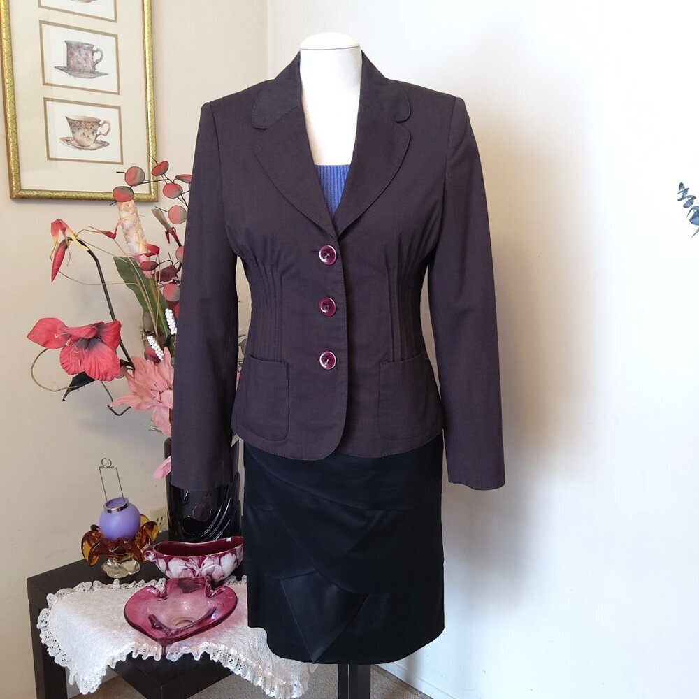 Women's Brown Tailored Blazer with 3-Button Front, size 10 - Picture 2 of 7